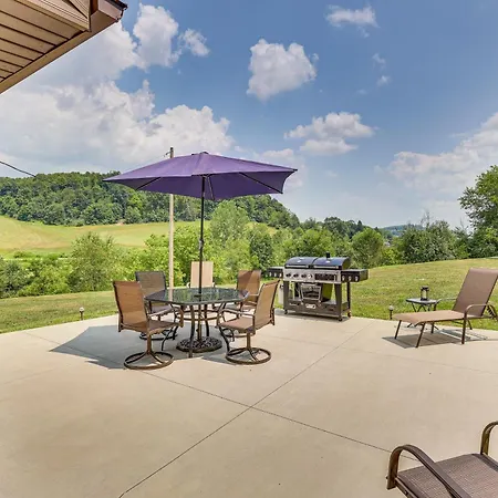 Spacious Ohio Family Home On 5-Acre Property!